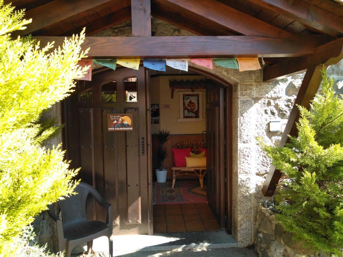 Refugio La Ardilla Real Hostel Posada De Valdeon Exterior photo