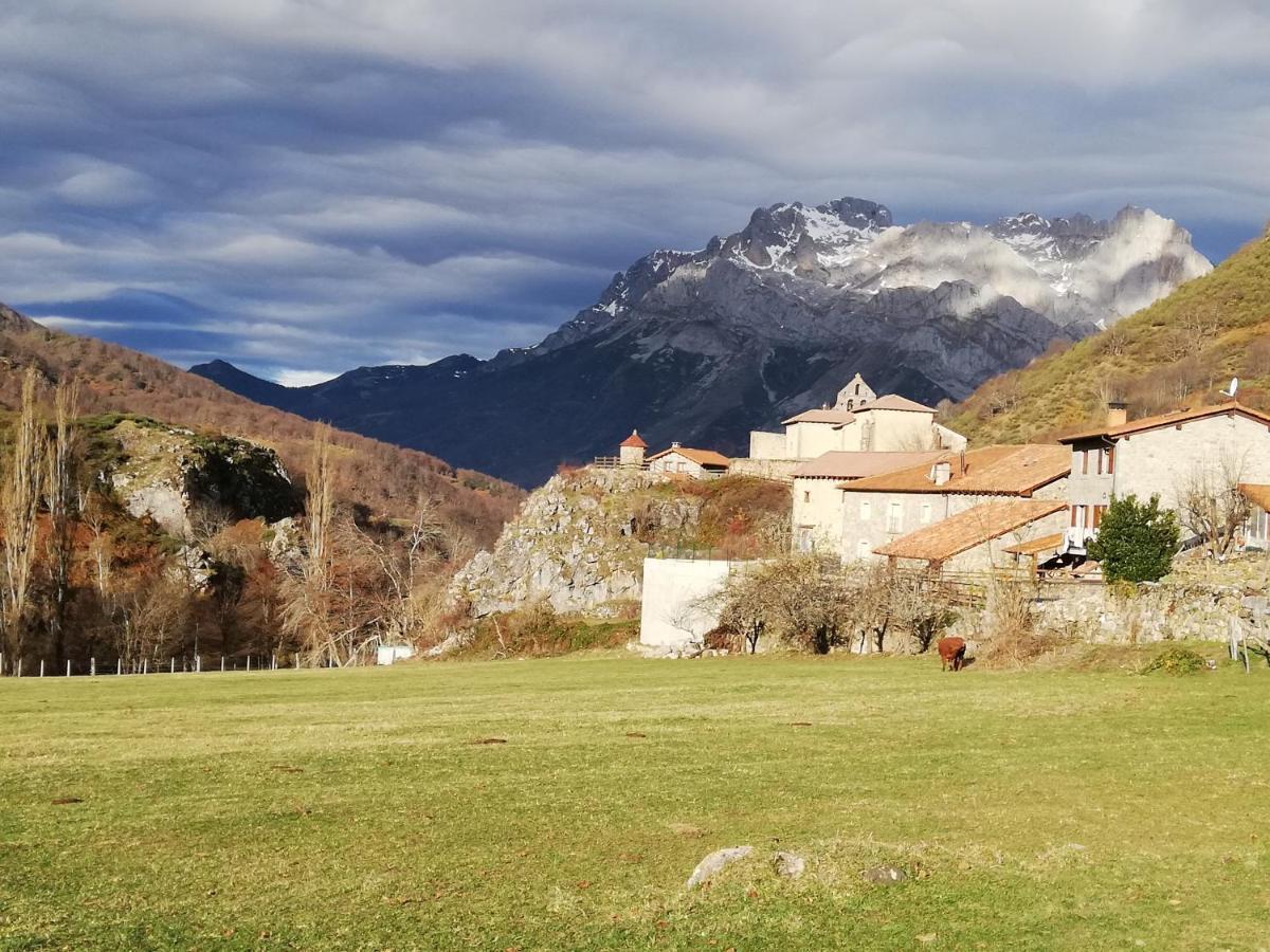 Refugio La Ardilla Real Hostel Posada De Valdeon Exterior photo